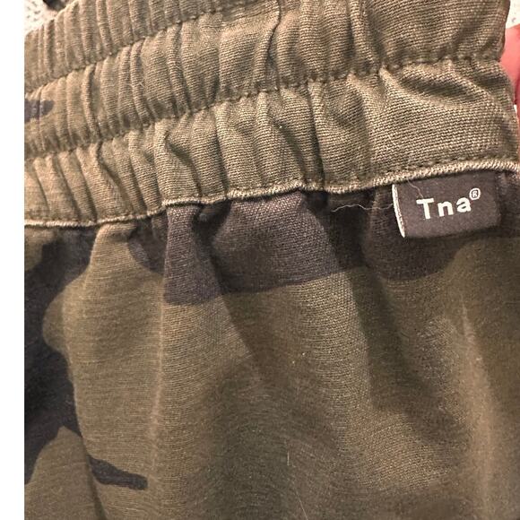 TNA Aritzia Alix Pant High Waisted Elastic Cuff Dark Green Camo Jogger, S - Picture 10 of 11